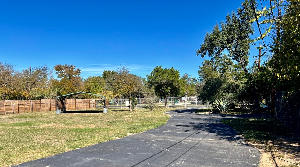 More Photos Of 16001 Awalt Dr, Austin Office For Lease