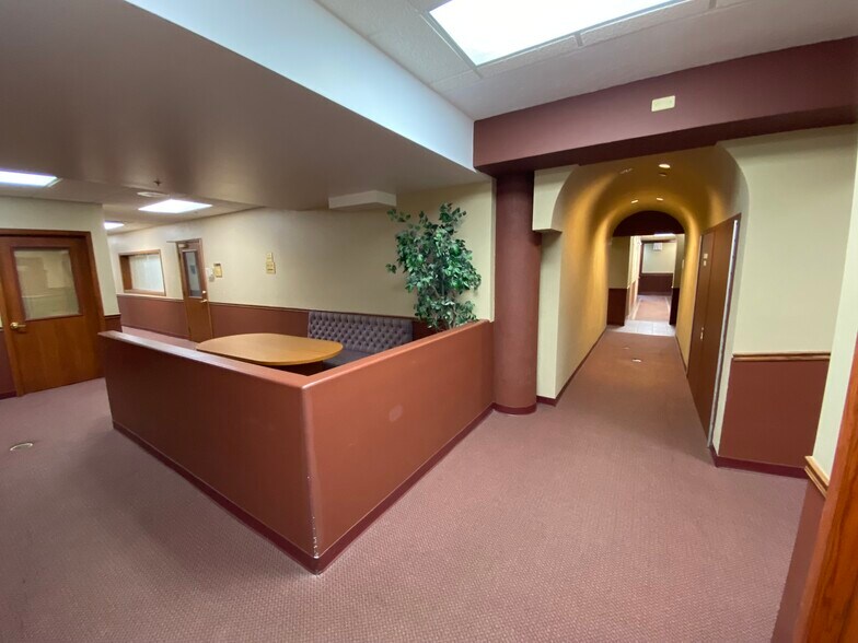 More Photos Of 1 Tiffany Pt, Bloomingdale Medical For Lease