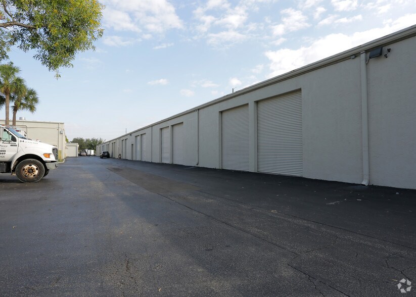 More Photos Of 205-279 Goolsby Blvd, Deerfield Beach Light Distribution For Lease