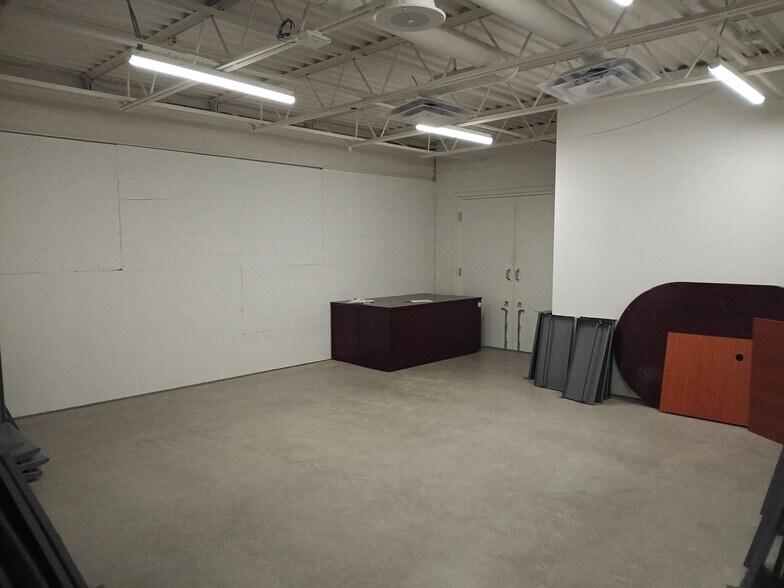 More Photos Of 2747 Chamberland St, Rockland Freestanding For Lease