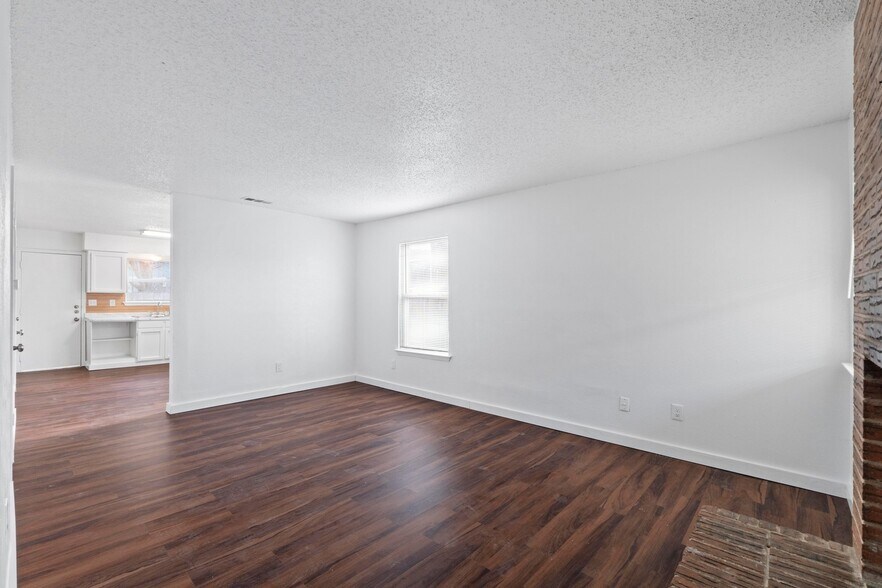 More Photos Of 6913 Wentworth Dr, Austin Multifamily For Sale