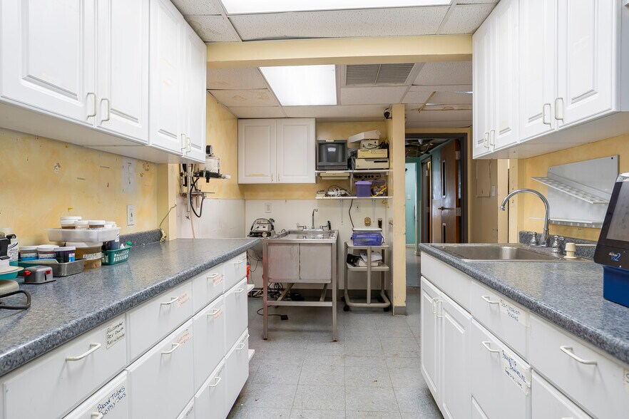 More Photos Of 4 E Glenolden Ave, Glenolden Office For Sale