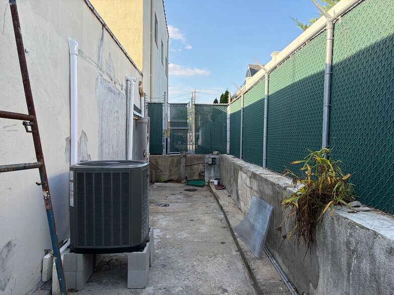 More Photos Of 2425 Long Beach Rd, Oceanside Flex For Lease