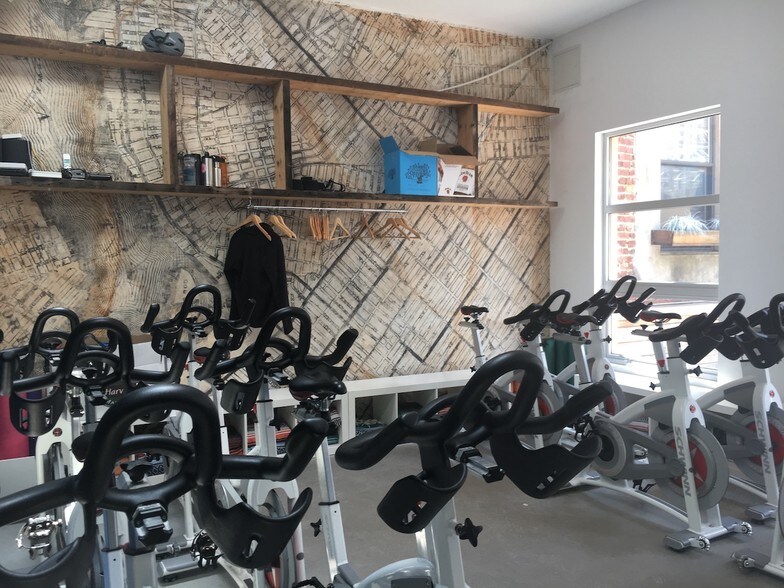 More Photos Of 74 N 8th St, Brooklyn Storefront Retail Office For Lease