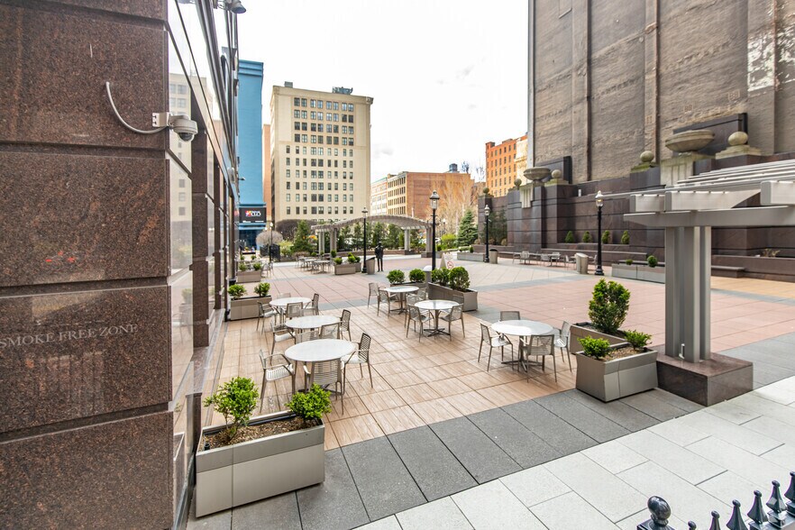 More Photos Of 625 Liberty Ave, Pittsburgh Office For Lease