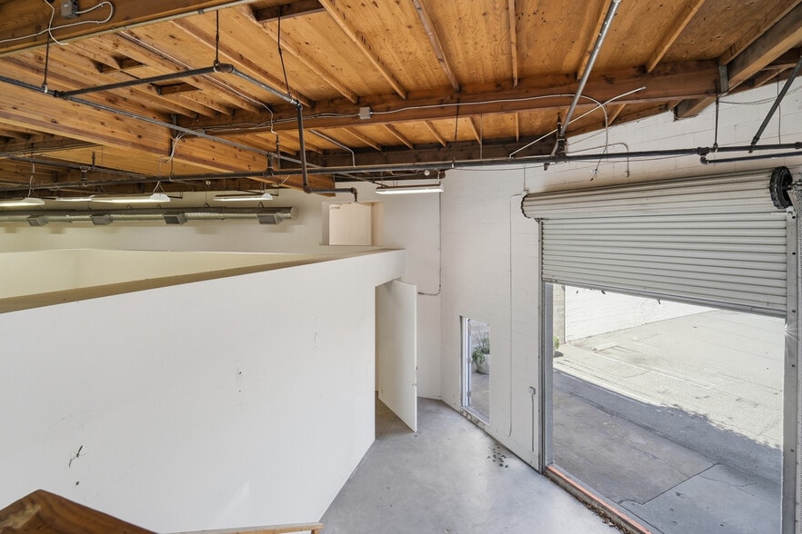 More Photos Of 805 Traction Ave, Los Angeles Showroom For Lease