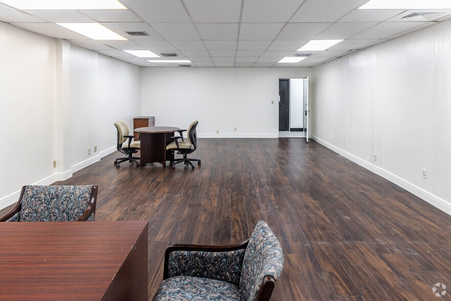 More Photos Of 2500 Hollywood Blvd, Hollywood Office For Lease