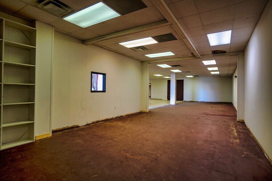 More Photos Of 8 NW 8th St, Oklahoma City Light Manufacturing For Lease