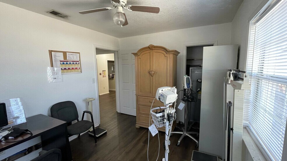 More Photos Of 1803 Salem Rd, Lakeland Medical For Sale