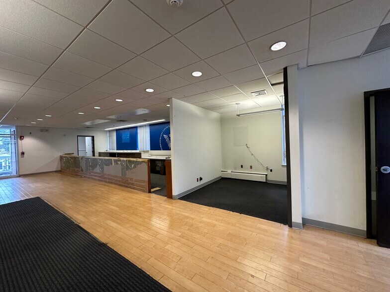 More Photos Of 75 Park Rd, West Hartford Bank For Lease