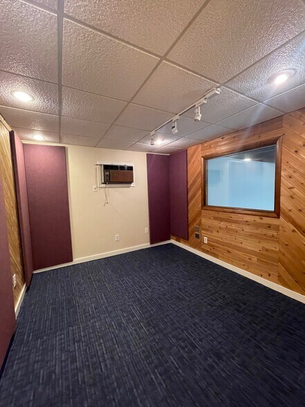 More Photos Of 2020 New Jersey Ave, Haddon Heights Light Distribution For Lease