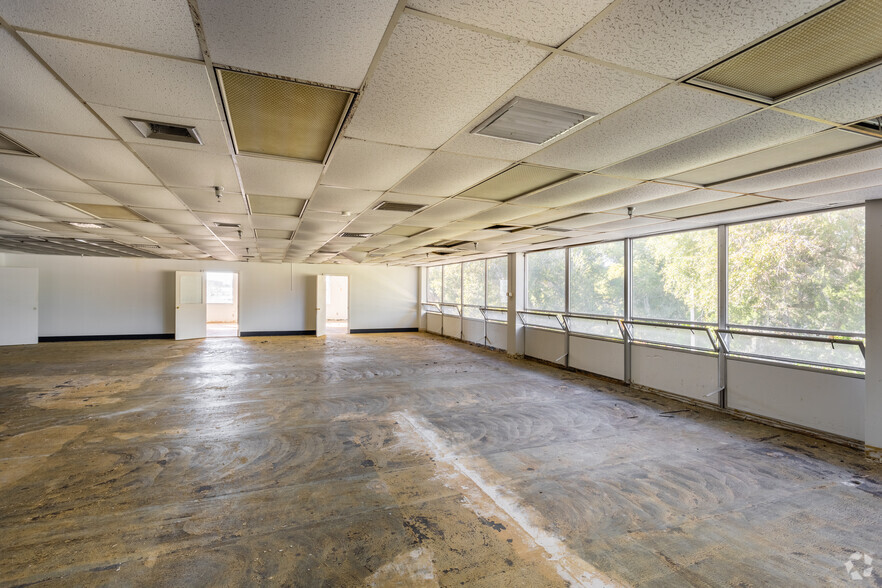 More Photos Of 228 N Ridgewood Ave, Daytona Beach Office Residential For Sale