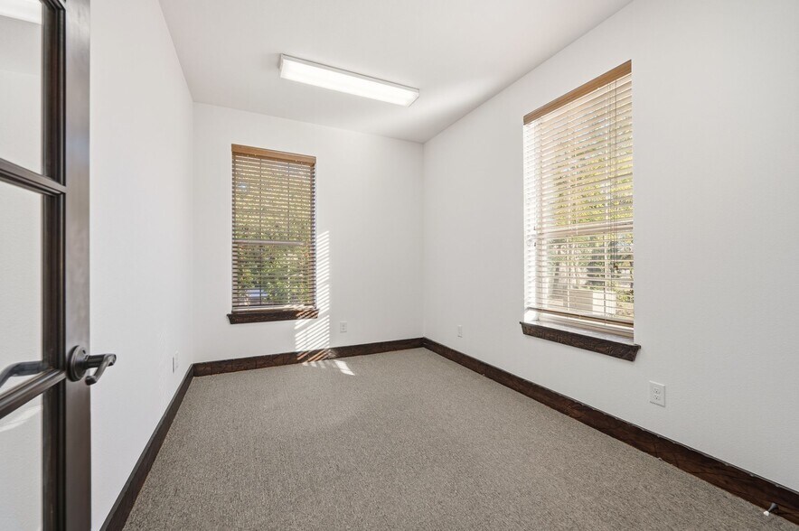 More Photos Of 131 Quest Ct, Keller Office For Lease