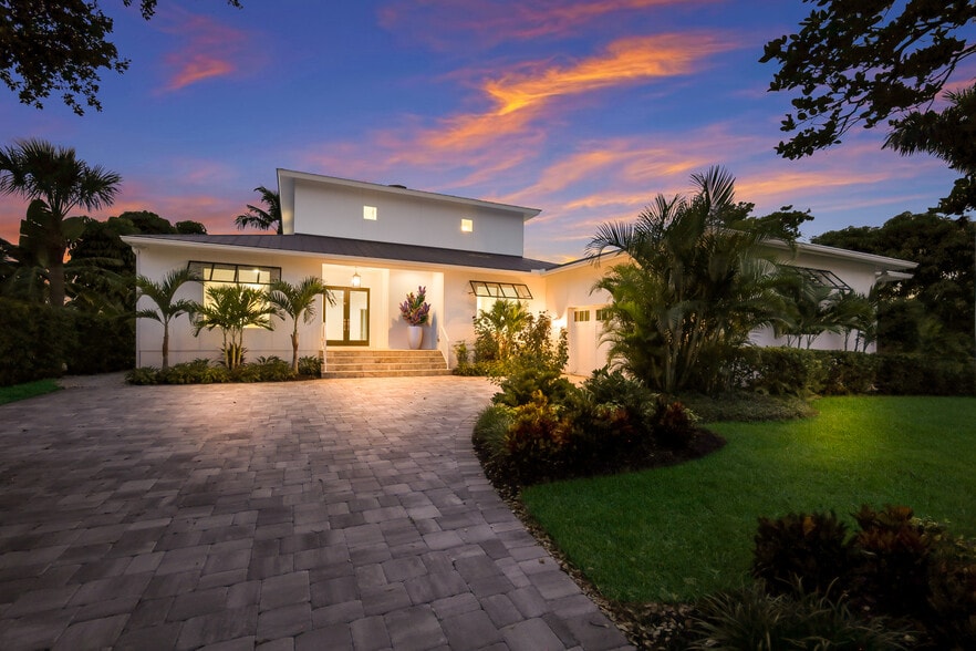 Primary Photo Of 1718 Bay St, Sarasota Specialty For Sale