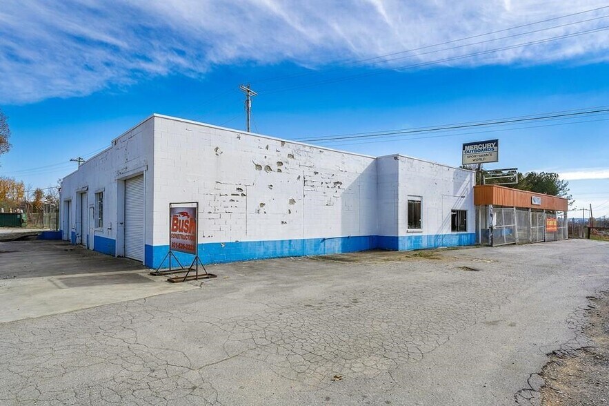 More Photos Of 1470 S Jefferson Ave, Cookeville Showroom For Sale