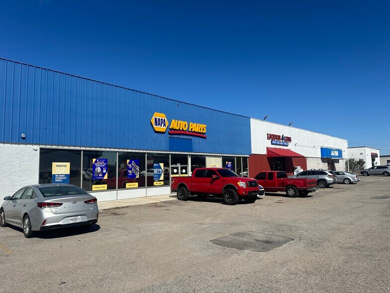Primary Photo Of 7947 Us Highway 51 N, Millington Storefront For Lease