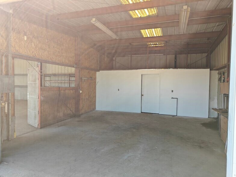 More Photos Of 10600 E Mountain View Ave, Selma Warehouse For Lease