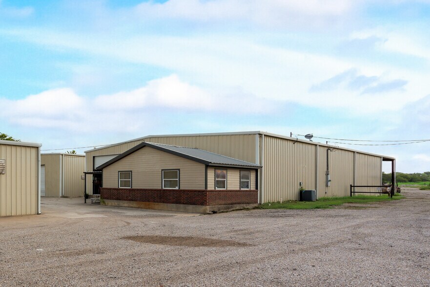 More Photos Of 4331 Cement Valley Rd, Midlothian Warehouse For Sale
