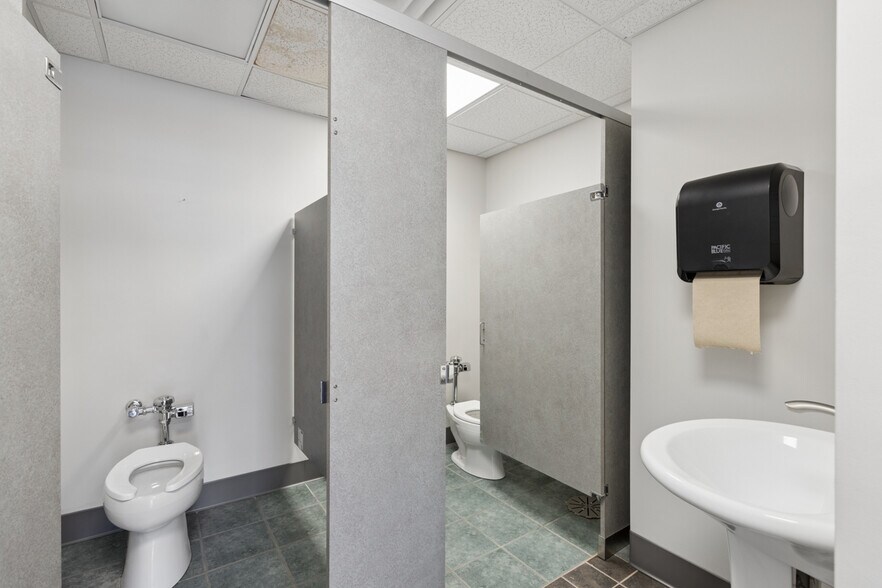 More Photos Of 113 Cumberland Ave, Madison Loft Creative Space For Lease