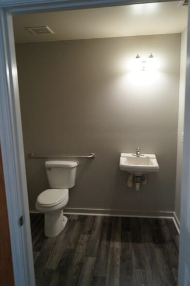 More Photos Of 3904 Wrightsboro Rd, Augusta Warehouse For Lease