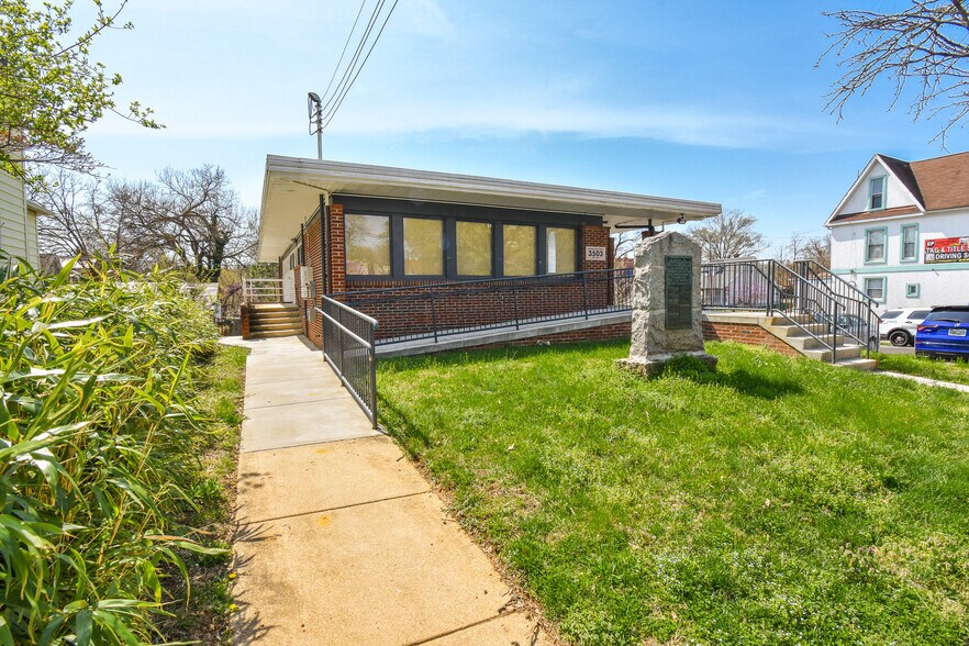 More Photos Of 3505 Perry St, Mount Rainier Office For Lease