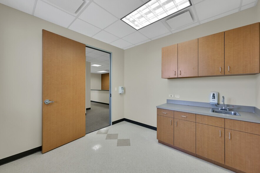 More Photos Of 1125 Cypress Station Dr, Houston Medical For Sale