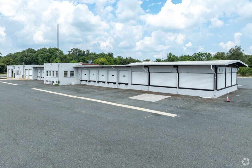 More Photos Of 2720 Annapolis Rd, Baltimore Truck Terminal For Lease