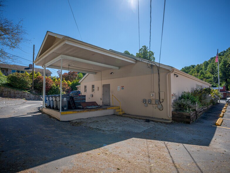 More Photos Of 108 E Main St, Saluda Bank For Sale