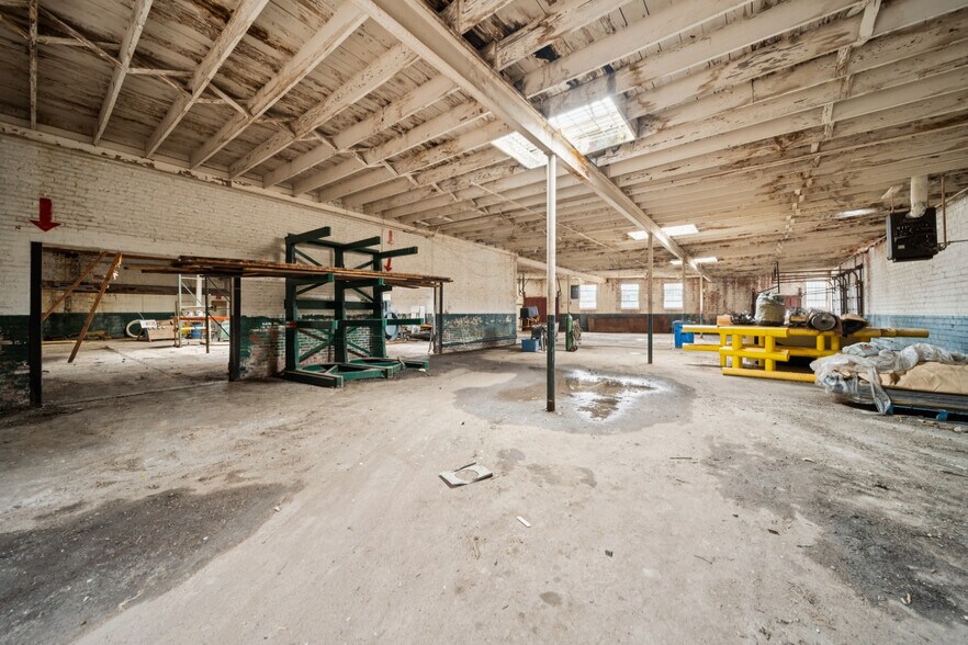 More Photos Of 10-28 N Guthrie Ave, Tulsa Manufacturing For Sale
