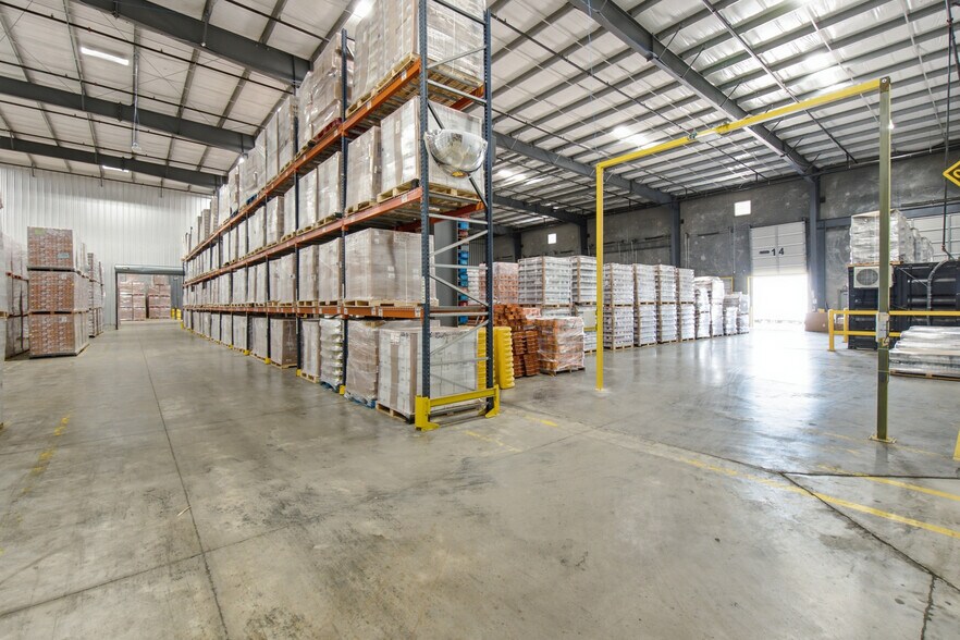More Photos Of 14206 Mercury Dr, Laredo Distribution For Lease