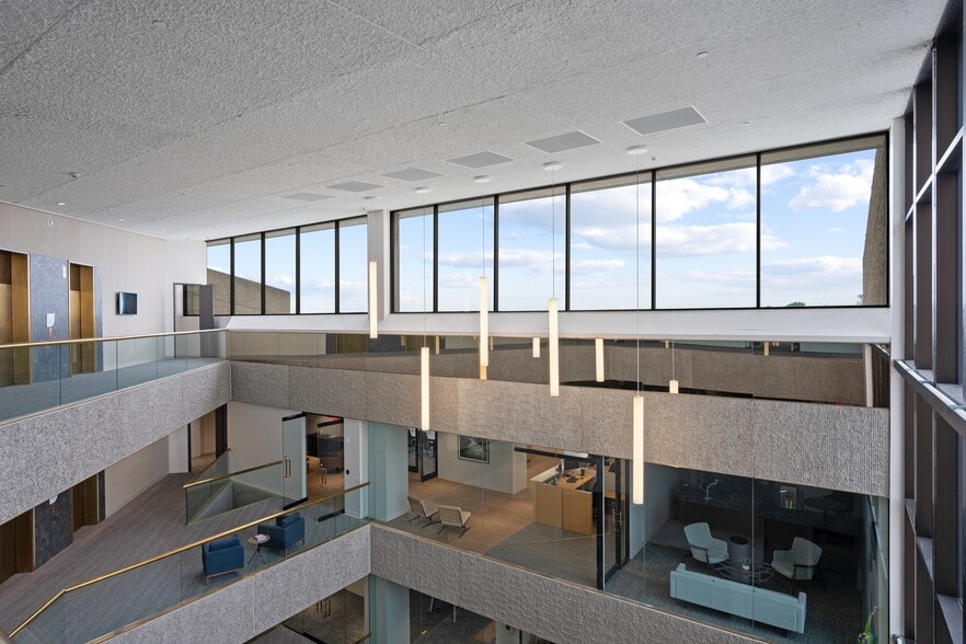 More Photos Of 3340 Perimeter Hill Dr, Nashville Office For Sale