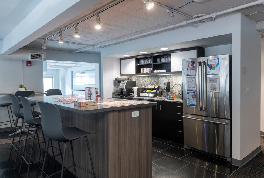More Photos Of 416-422 Admiral Blvd, Kansas City Office For Sale