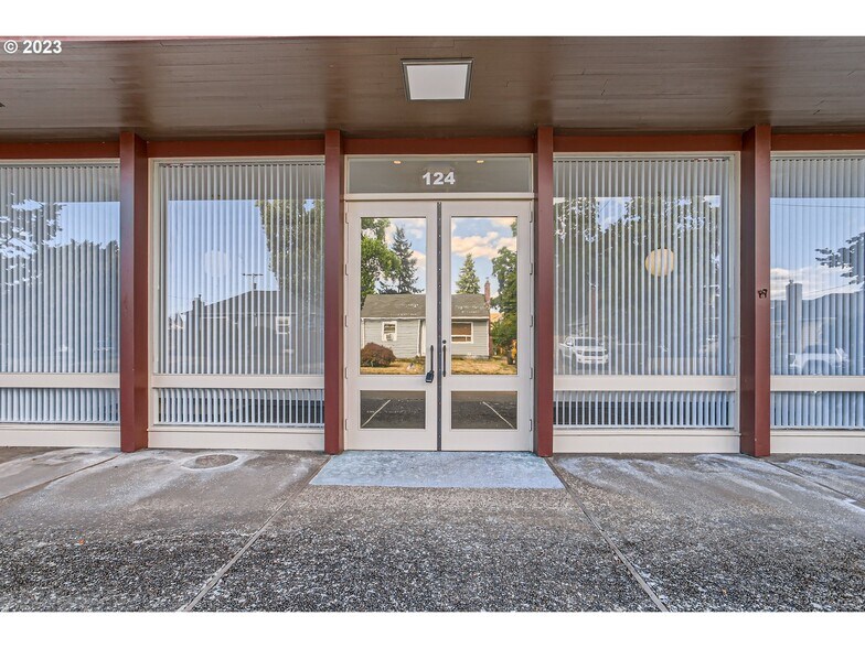 More Photos Of 124 Berkeley Ave, Molalla Medical For Sale