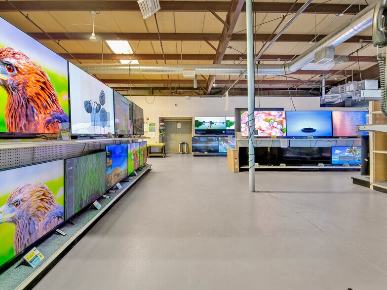 More Photos Of 55 Electronics Dr, Warwick Showroom For Sale