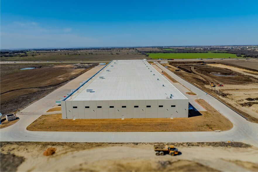 More Photos Of 6100 N Stemmens Fwy, Sanger Unknown For Lease