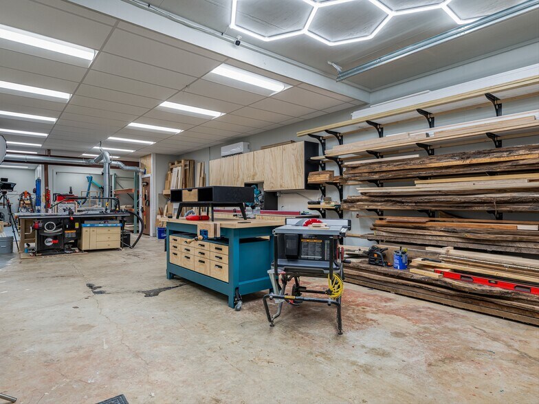 More Photos Of 39 Brookside Cir, Candler Warehouse For Lease