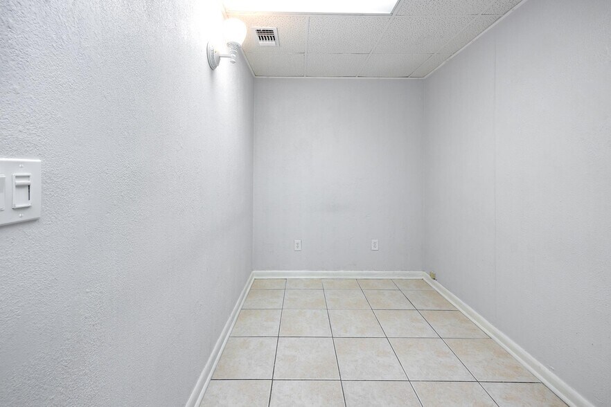 More Photos Of 7480 Fairway Dr, Miami Lakes Medical For Lease