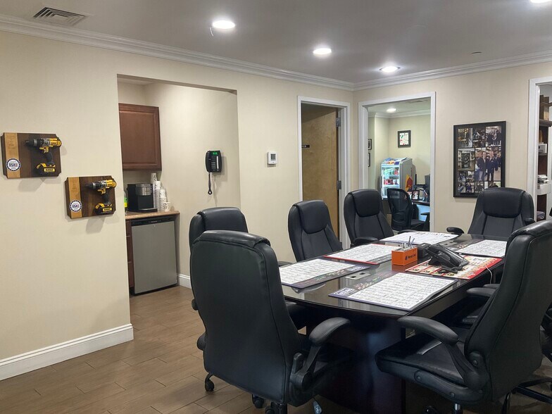 More Photos Of 401-405 Spook Rock Rd, Suffern Warehouse For Sale