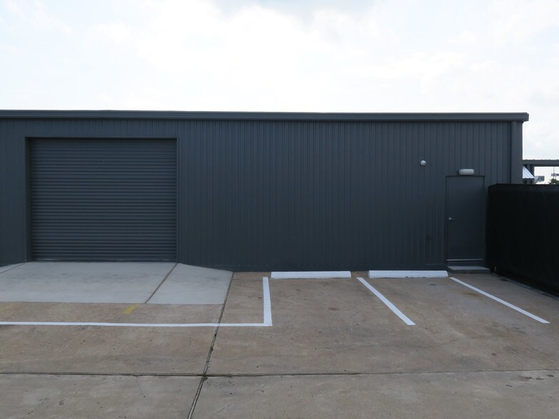 More Photos Of 5830 Star Ln, Houston Light Distribution For Lease