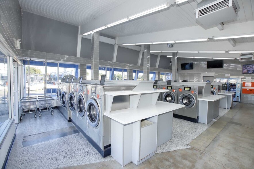 More Photos Of 10504 Victory Blvd, North Hollywood Freestanding For Sale