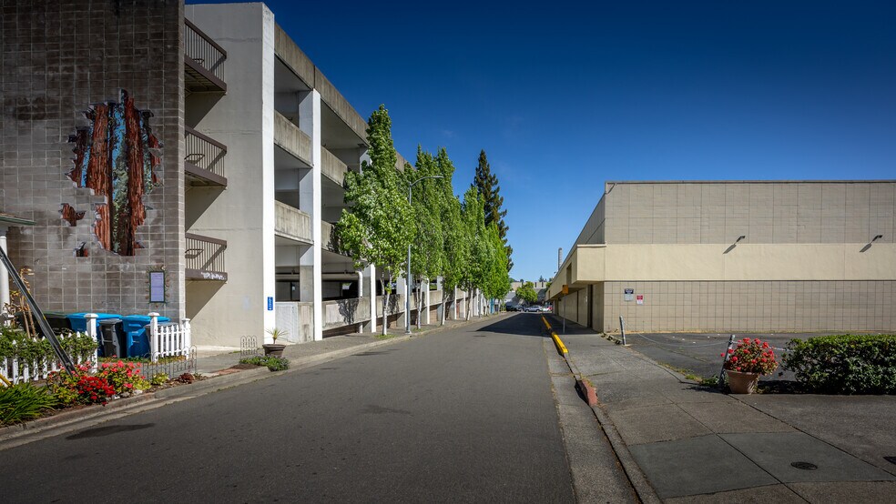 More Photos Of 707 5th St, Santa Rosa Freestanding For Lease