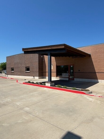 More Photos Of 801 E Debbie Ln, Mansfield Medical For Lease