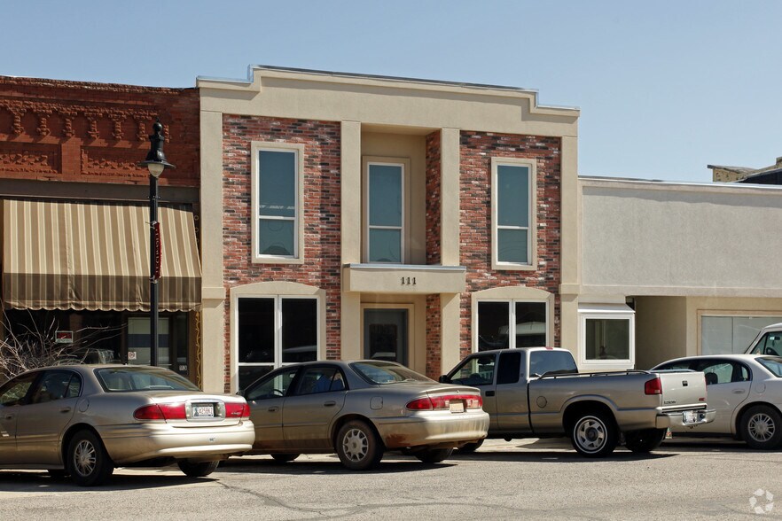 More Photos Of 111 N Broadway St, Tecumseh Office For Sale