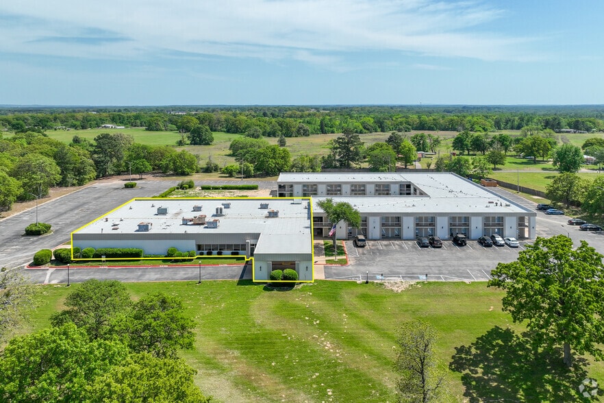 More Photos Of 2050 State Highway 31, Athens Showroom For Lease