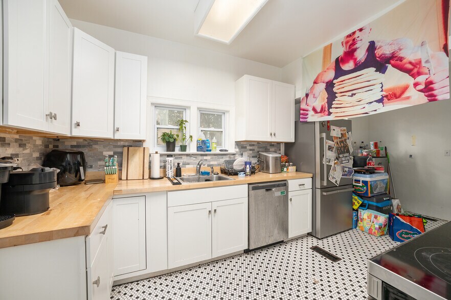 More Photos Of 949 SW 13th St, Gainesville Office Residential For Sale