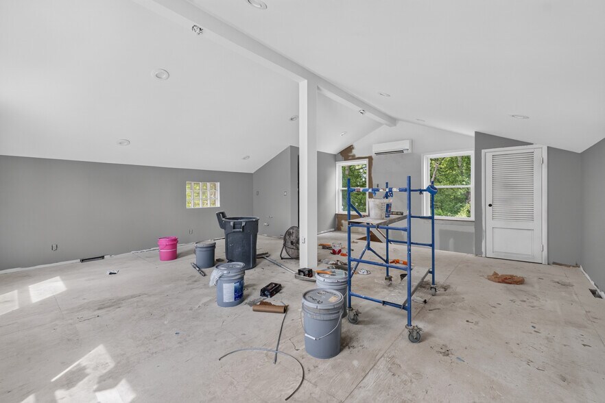 More Photos Of 10263 Lackland Rd, Overland Office For Lease