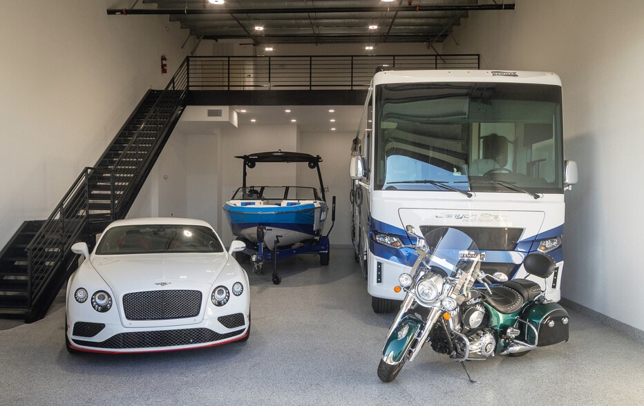 Primary Photo Of 8180 Black Wolf Drive, Sebring Self Storage For Sale