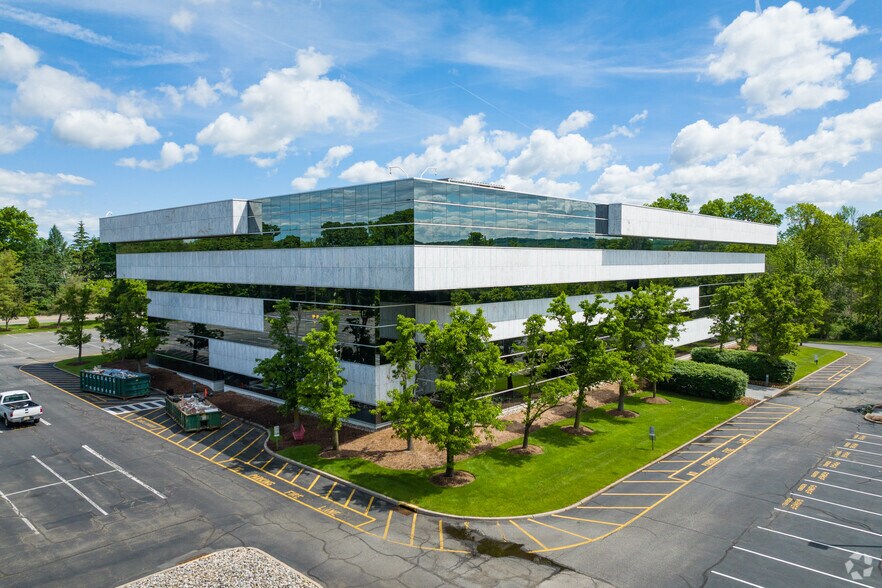 More Photos Of 425 Eagle Rock Ave, Roseland Office For Lease