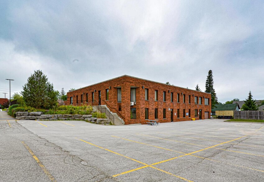 More Photos Of 108 Angeline St, Lindsay Rehabilitation Center For Lease