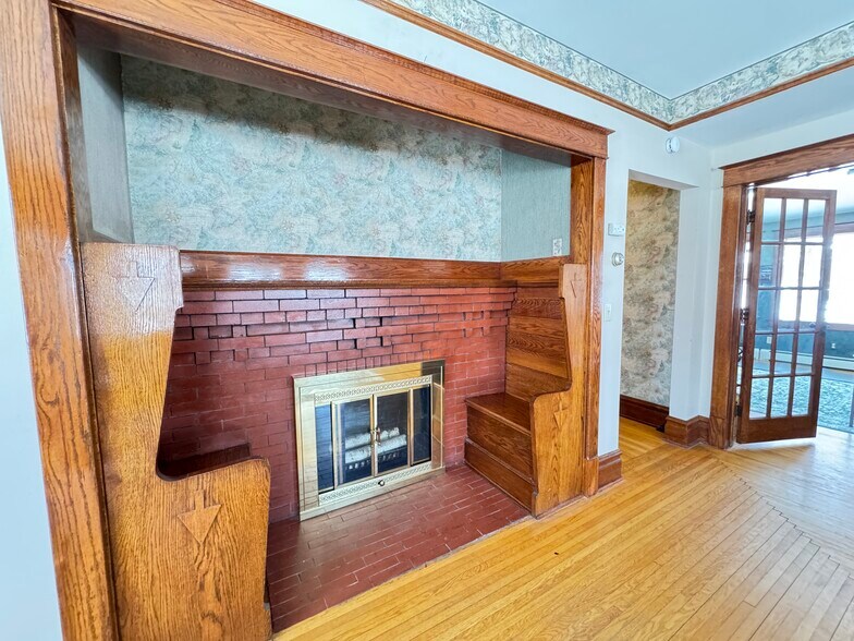 More Photos Of 300 E Pioneer St, Crandon Flex For Sale